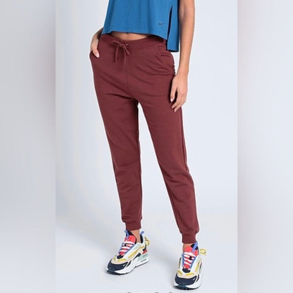 Nike Dry Endurance 7/8 Joggers in Burgundy Crush - Picture 1 of 10